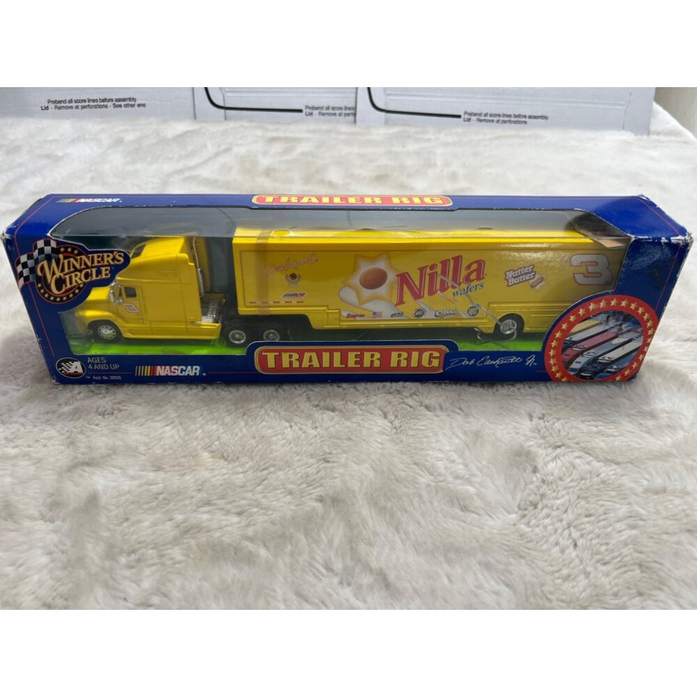 NASCAR Trailer Rig Nilla Wafers Diecast 1:64 Scale
